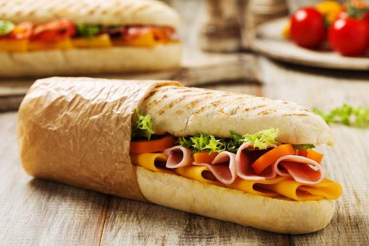 Des paninis chauds et croustillants pour une pause gourmande